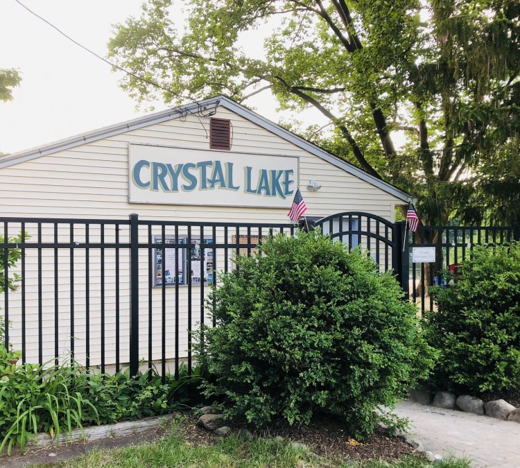 crystal-lake-beach-club-photo